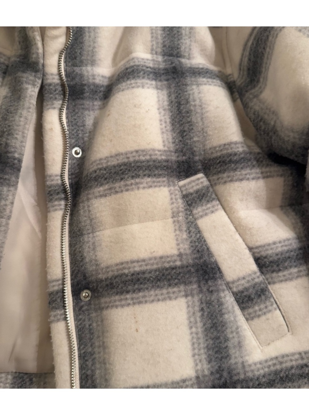 Abercrombie & Fitch Ivory and Gray Plaid Puffer Jacket - Picture 4 of 8
